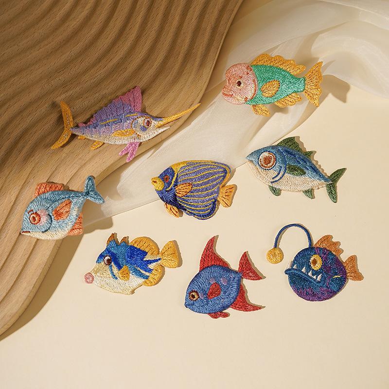 Embroidery Fish - Parche bordado termoadhesivo de delfín, medusa,